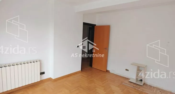 Šestosoban stan | 4zida