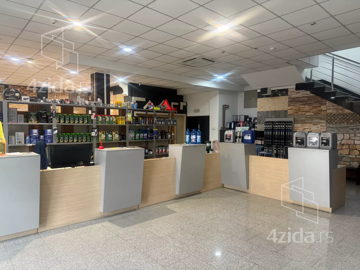 Poslovna zgrada | 4zida