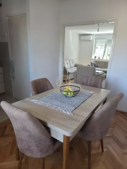 Crveni Pevac | 4zida.rs