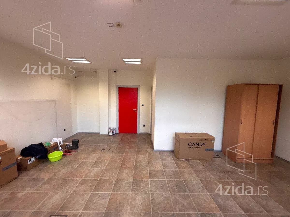 Poslovna zgrada | 4zida