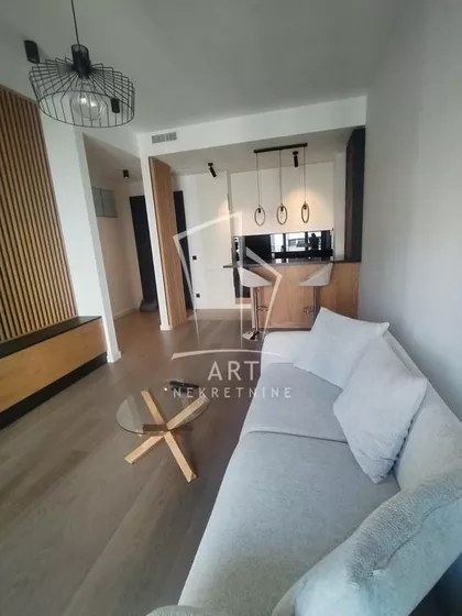 Cara Uroša | 4zida.rs