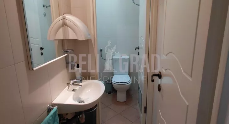 Šestosoban stan | 4zida