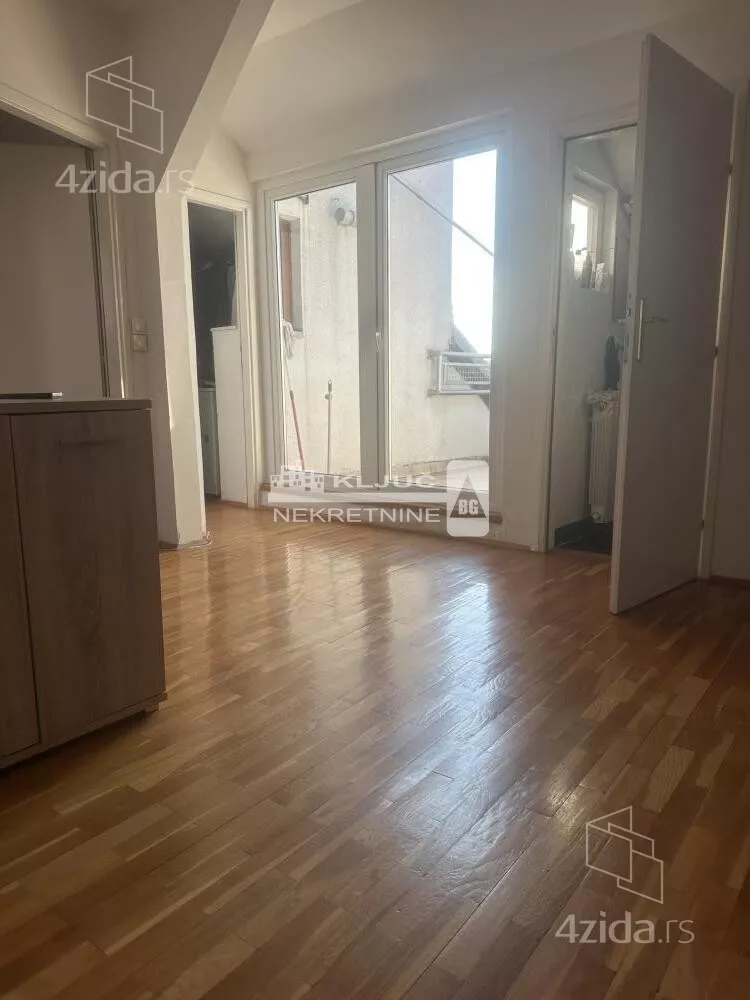 Četvoroiposoban stan | 4zida