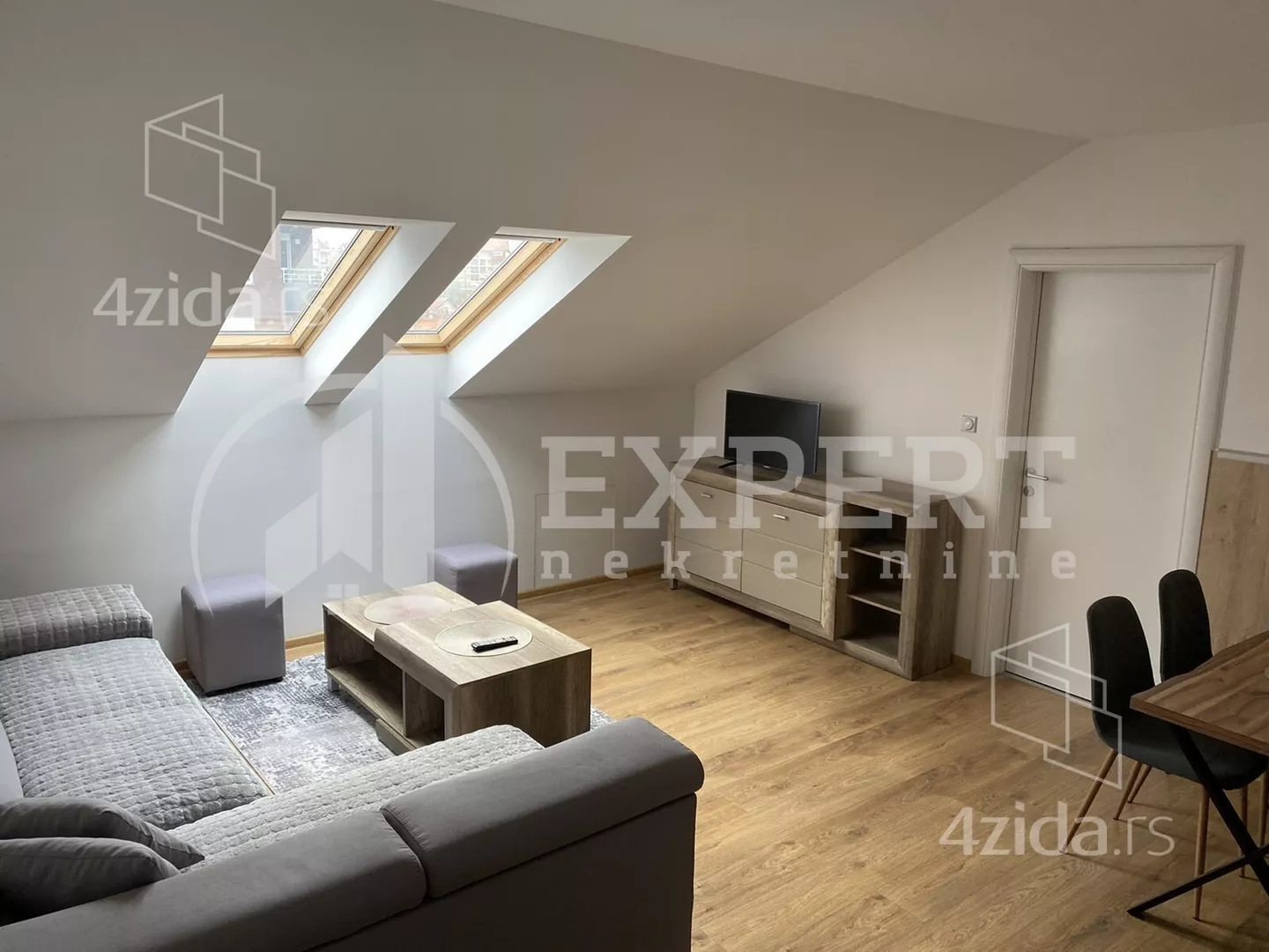 Dvoiposoban stan | 4zida