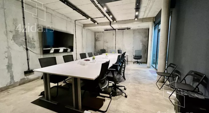 Poslovna zgrada | 4zida