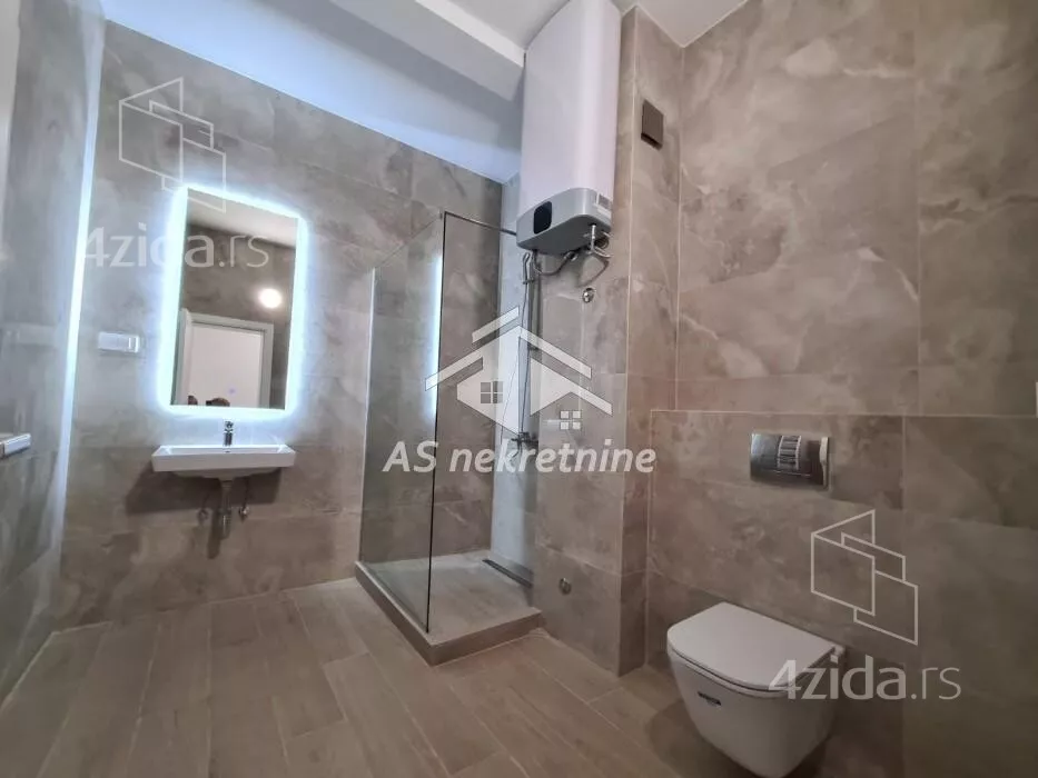 Šestosoban stan | 4zida