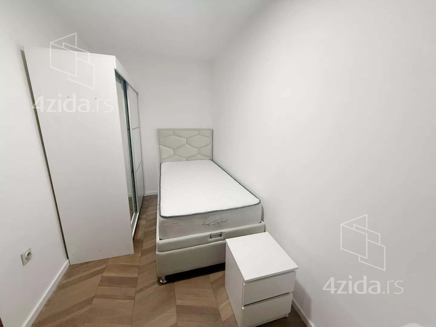 Petosoban stan | 4zida