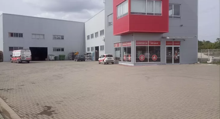 Poslovna zgrada | 4zida