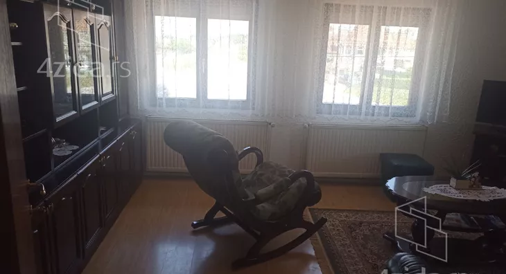 Poslovna zgrada | 4zida