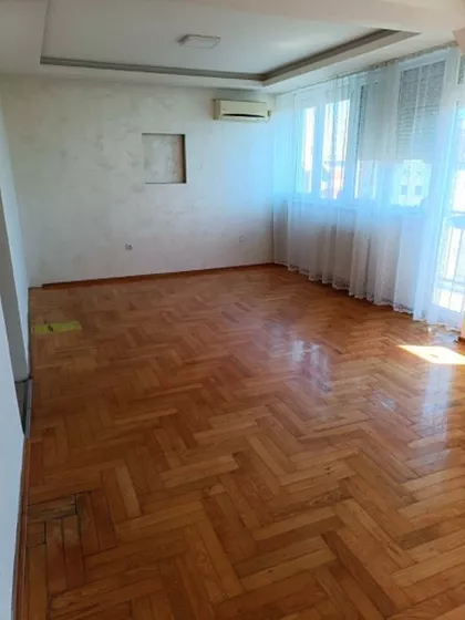 Centar preko Lepenice | 4zida.rs
