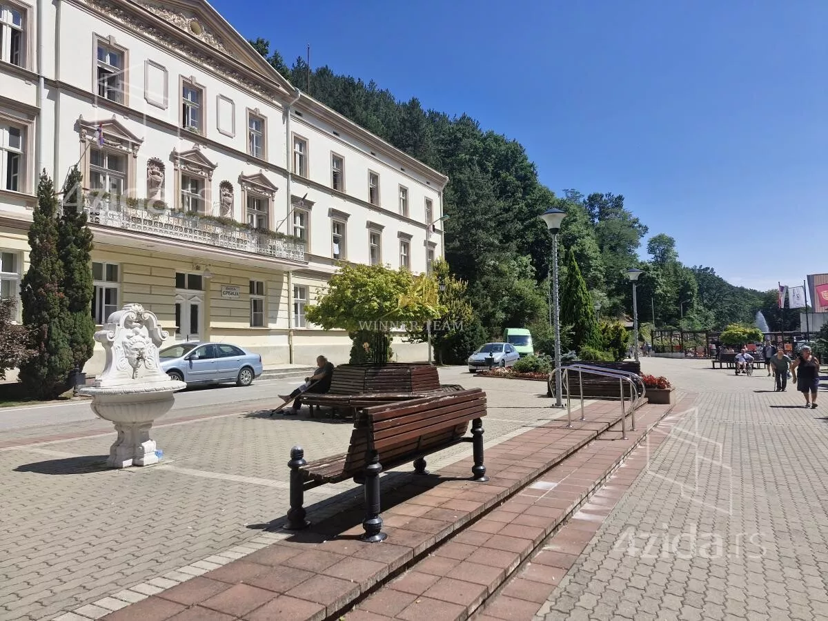 Plac | 4zida