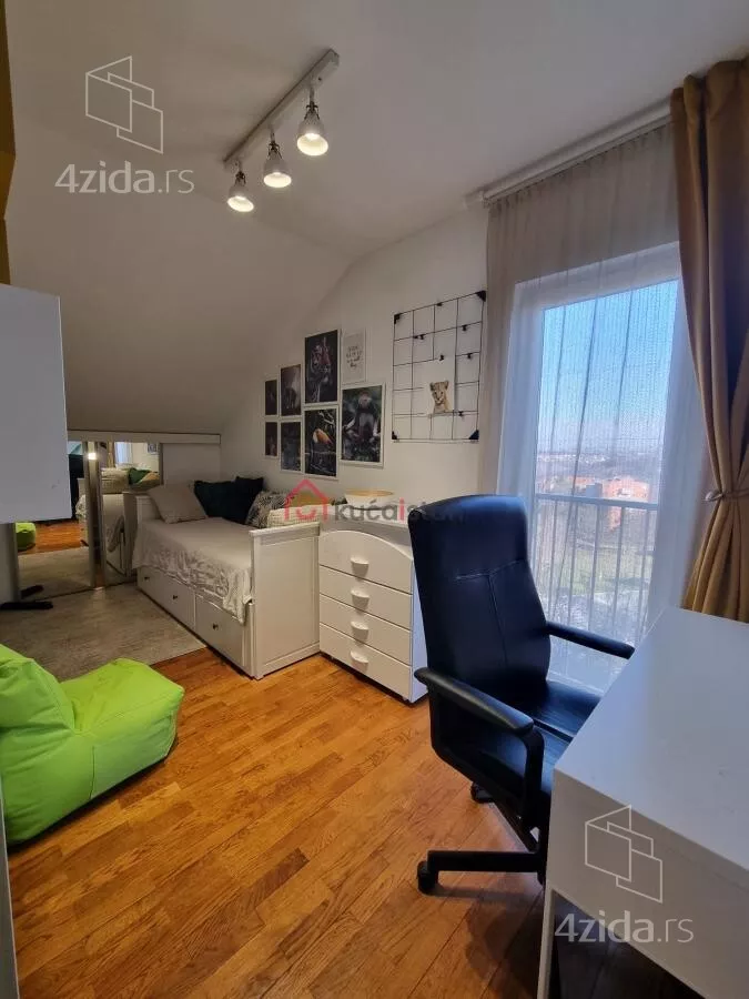 Petosoban stan | 4zida