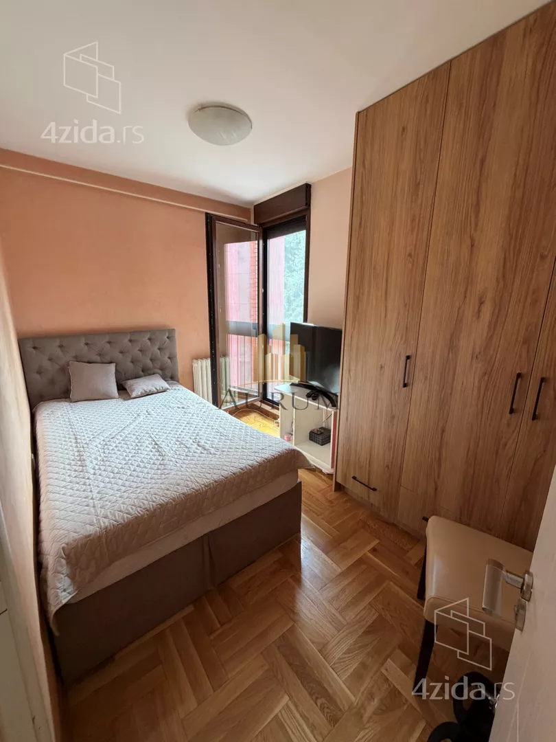Četvoroiposoban stan | 4zida
