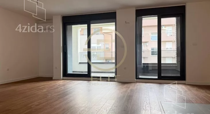 Šestosoban stan | 4zida