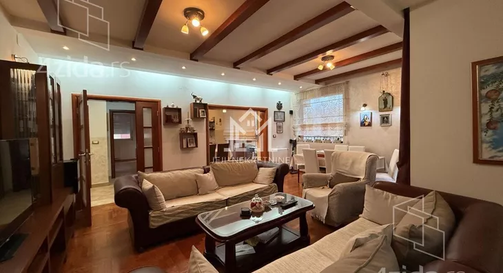 Petosoban stan | 4zida