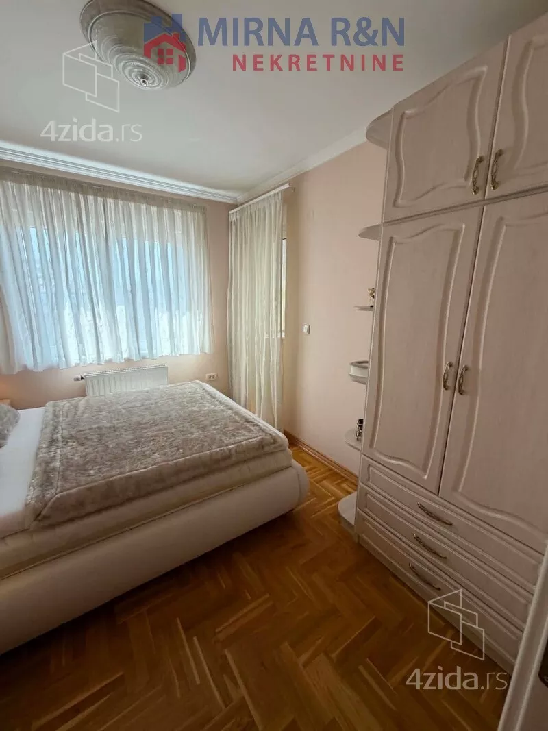Četvoroiposoban stan | 4zida