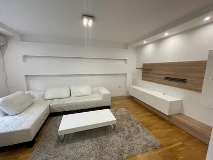 Milana Stanivukovića | 4zida.rs