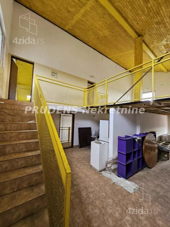 Poslovna zgrada | 4zida