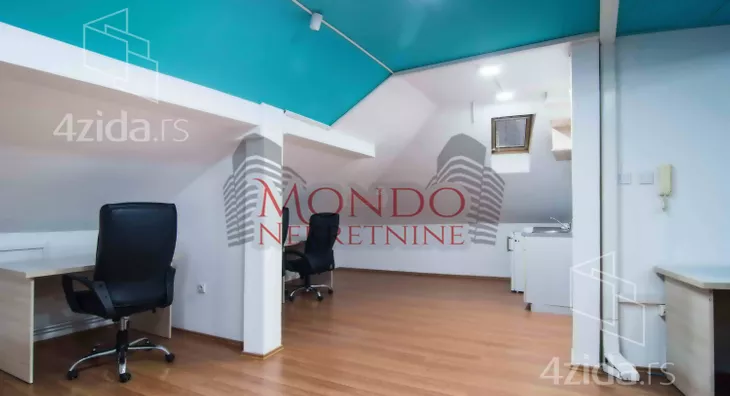 Poslovna zgrada | 4zida