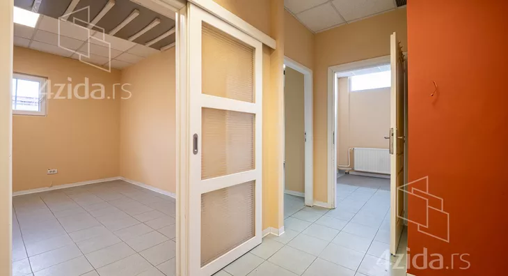 Poslovna zgrada | 4zida