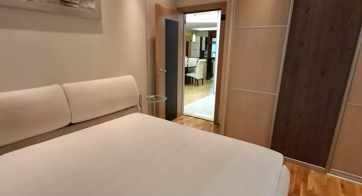 Šestosoban stan | 4zida