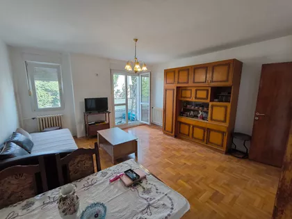 Komovska | 4zida.rs