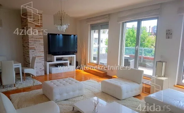 Petosoban stan | 4zida