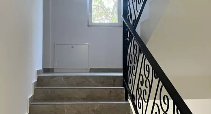 Poslovna zgrada | 4zida