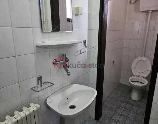 Poslovna zgrada | 4zida