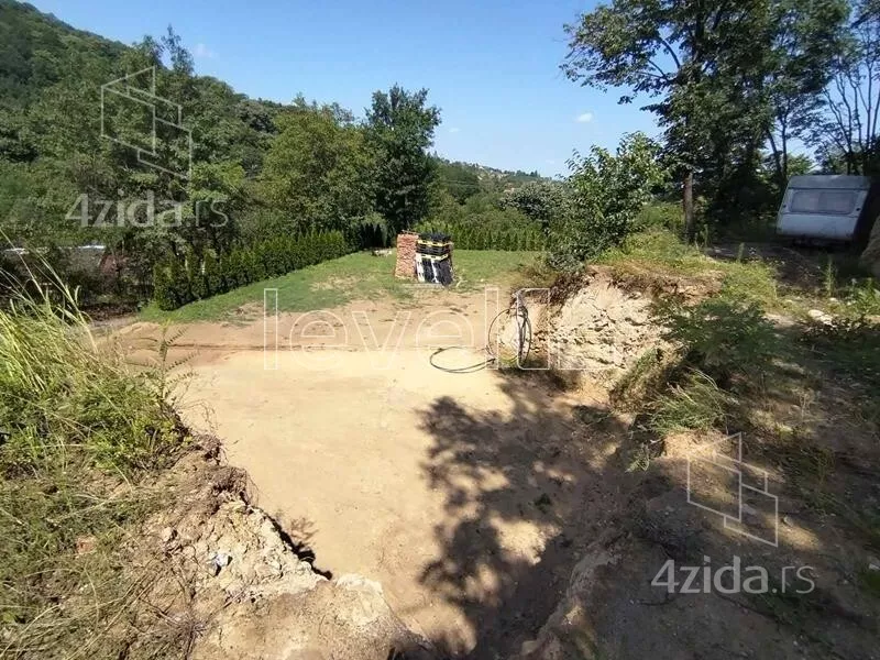 Plac | 4zida