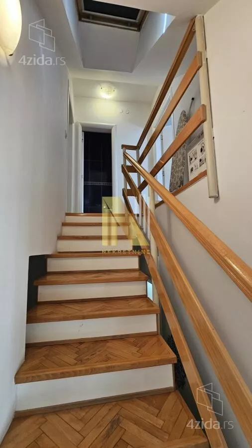 Četvoroiposoban stan | 4zida