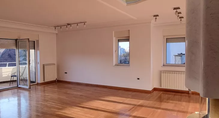 Šestosoban stan | 4zida