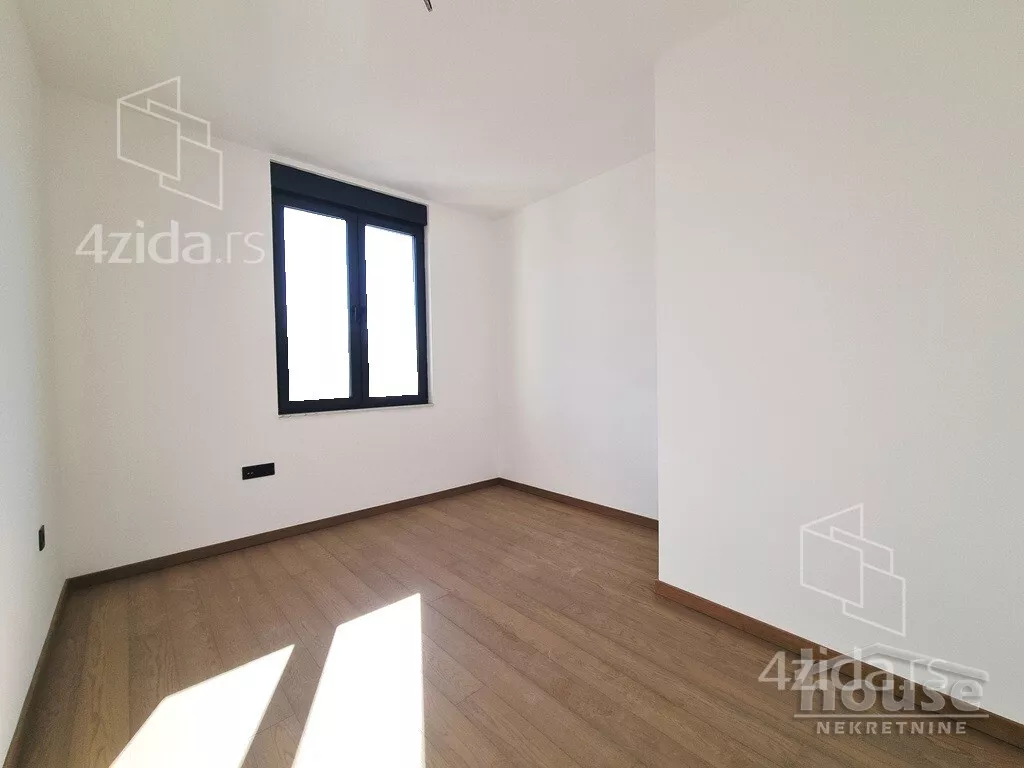 Četvoroiposoban stan | 4zida