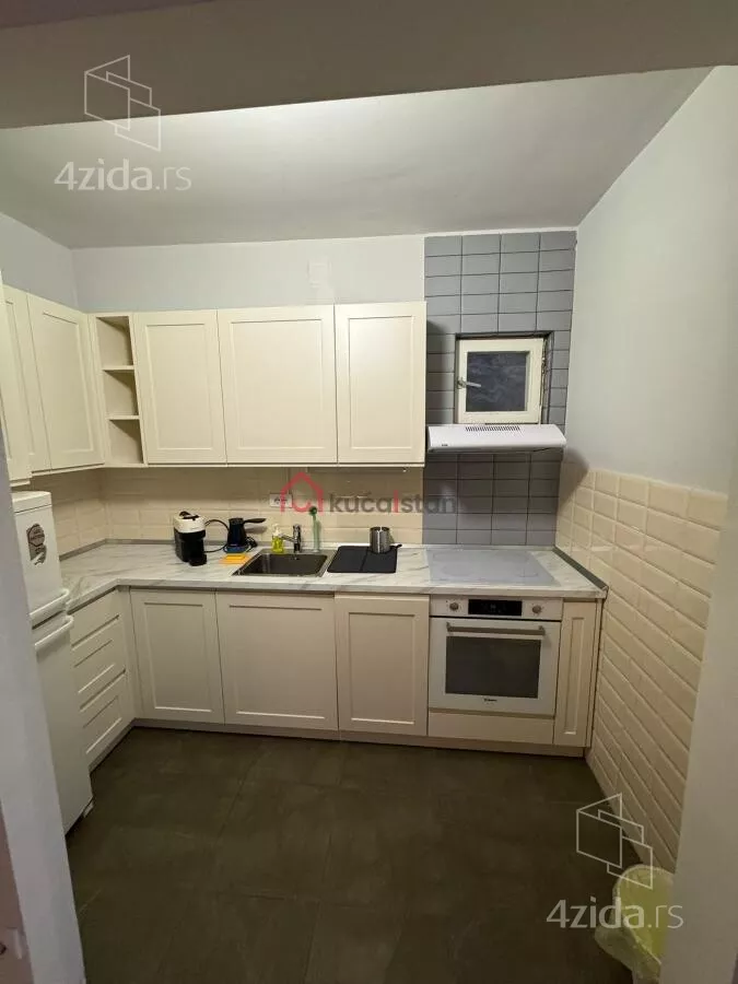 Petosoban stan | 4zida