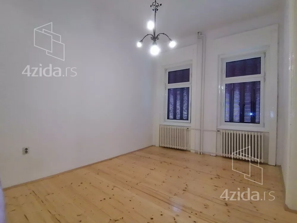 Sedmosoban stan | 4zida