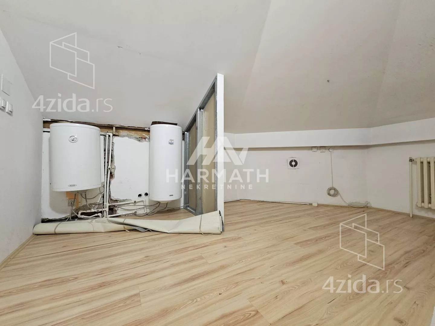 Poslovna zgrada | 4zida