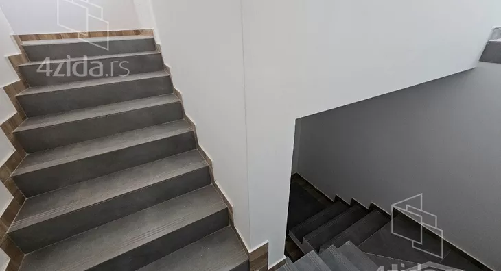 Šestoiposoban stan | 4zida