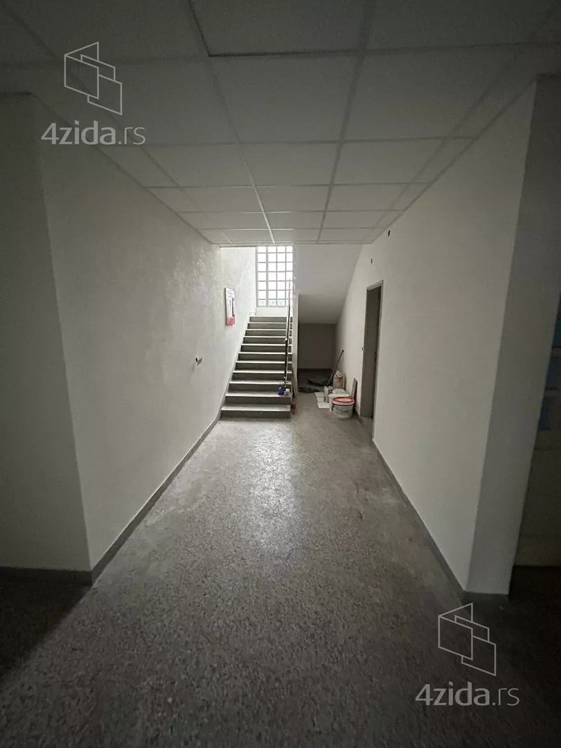 Poslovna zgrada | 4zida