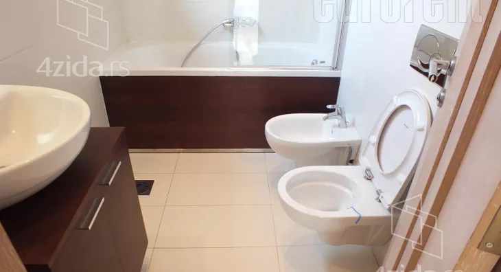 Šestosoban stan | 4zida