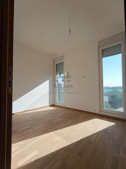 Stari Banovci | 4zida.rs