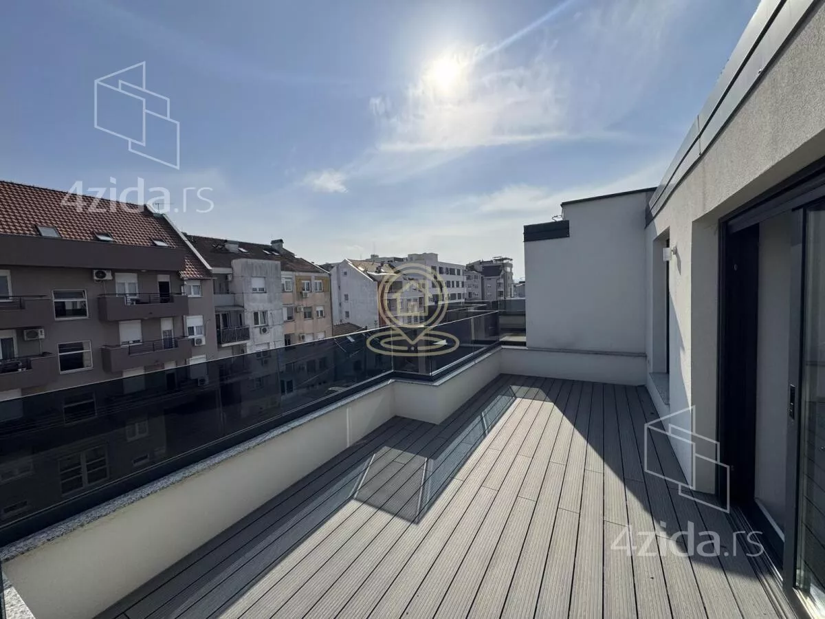 Šestosoban stan | 4zida