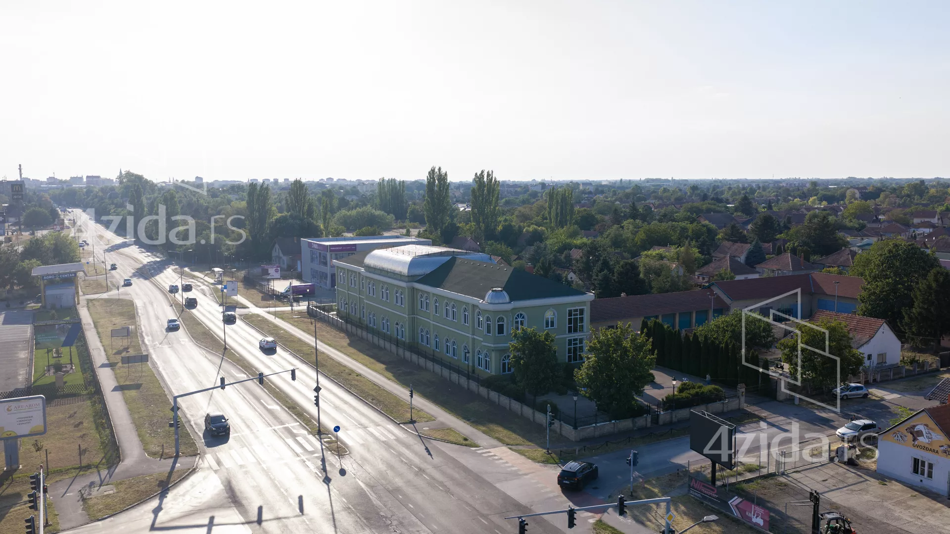 Poslovna zgrada | 4zida