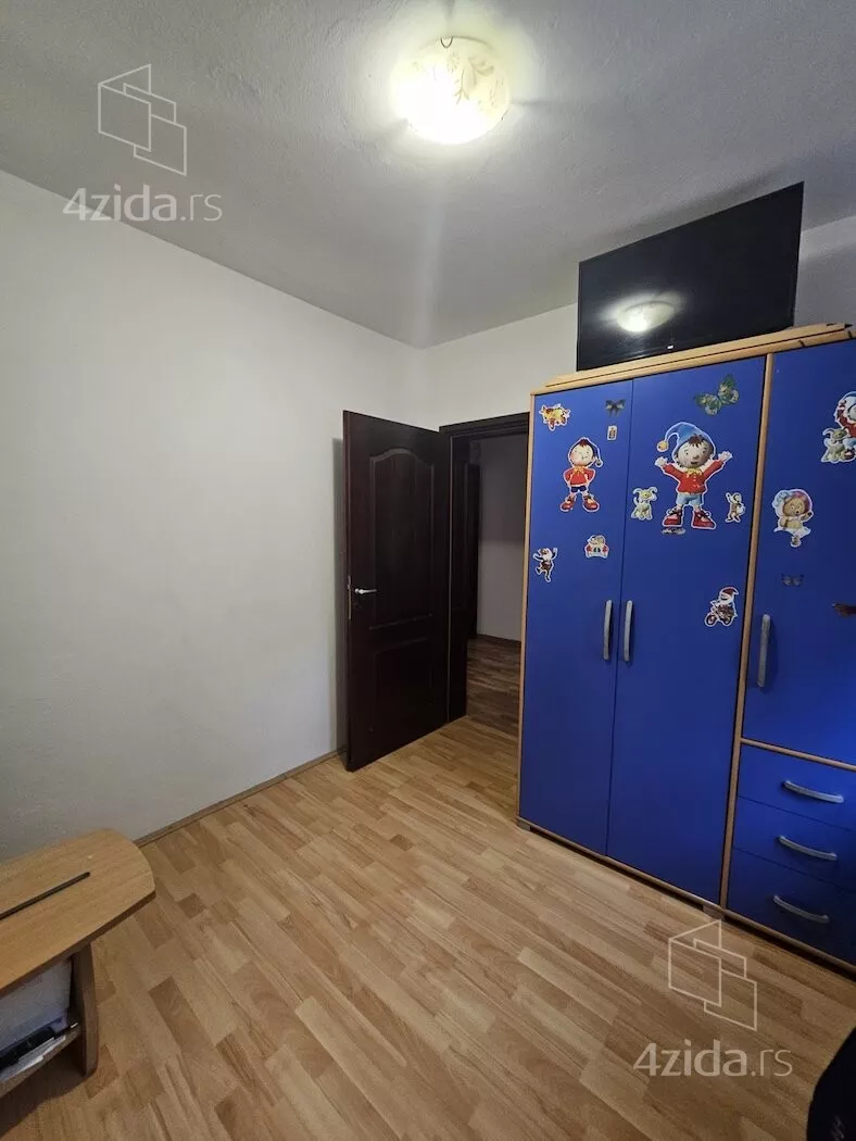 Poslovna zgrada | 4zida