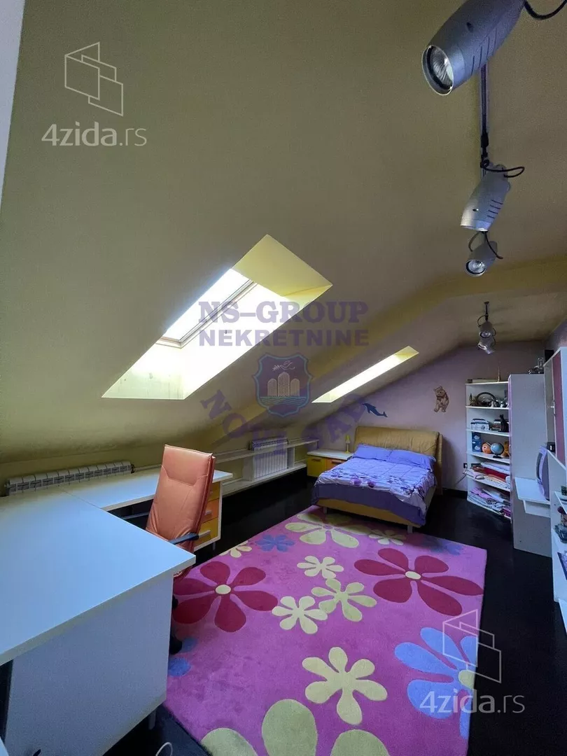 Sedmosoban stan | 4zida