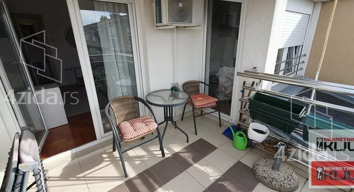 Šestosoban stan | 4zida