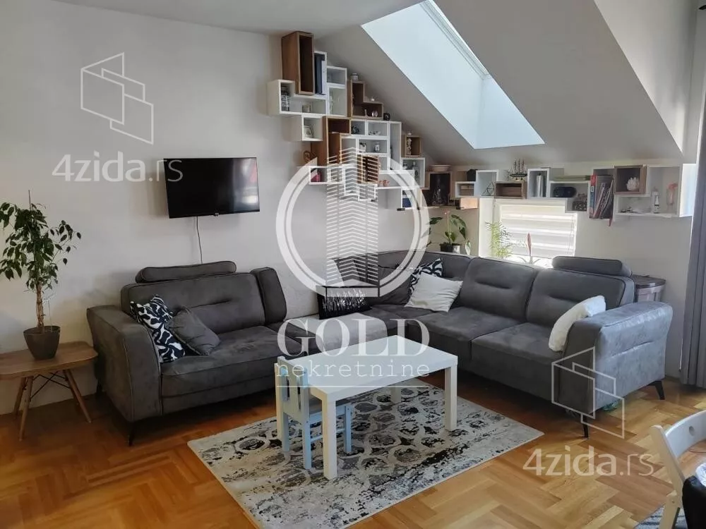 Četvoroiposoban stan | 4zida