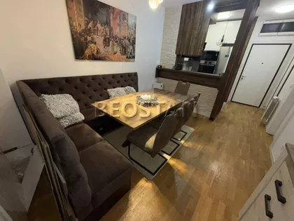 ŽIvka Davidovića | 4zida.rs