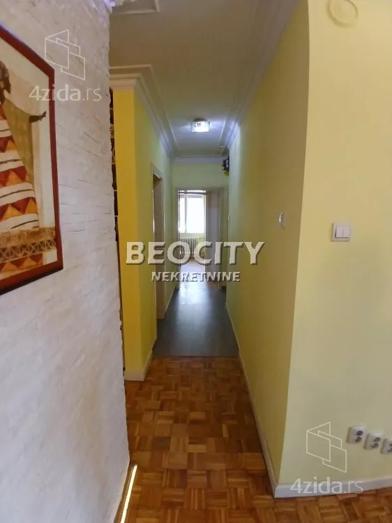 Četvoroiposoban stan | 4zida