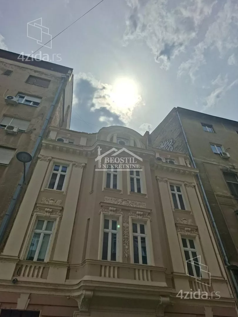 Poslovna zgrada | 4zida