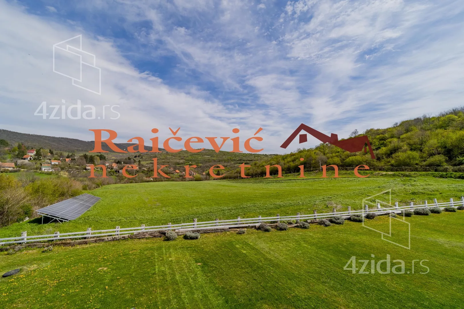 Plac | 4zida